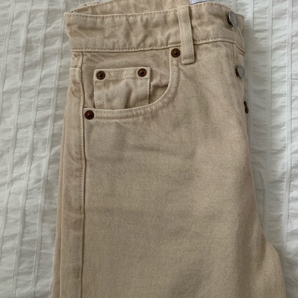 Brand new high rise - Picture 3 of 5